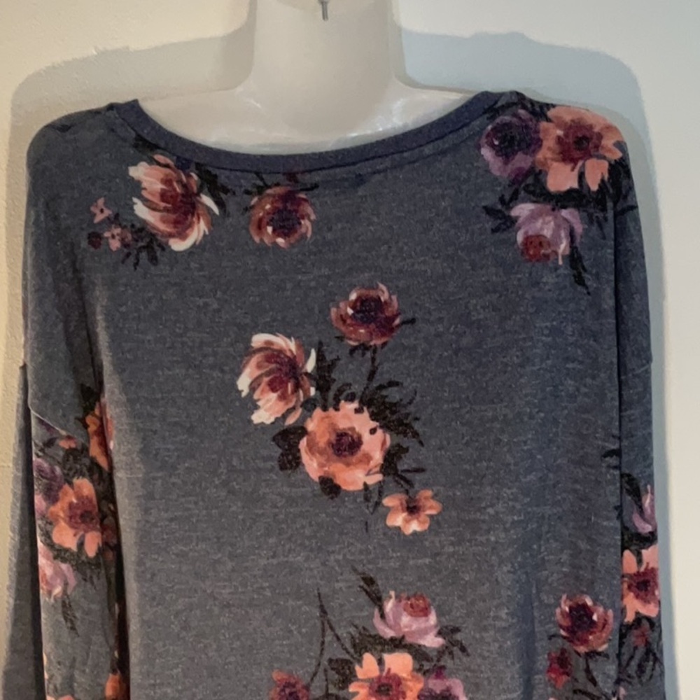 Ricki’s blouse top - Picture 9 of 9